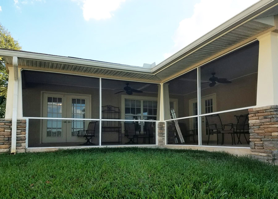 Pombos_Tampa-Bay-Florida-Screen-Enclosures_Services_Screened-In-Porch_Tabs-2 Screened-in porch creating a comfortabe outdoor area to enjoy